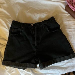 Vintage Black Levi’s Denim Shorts